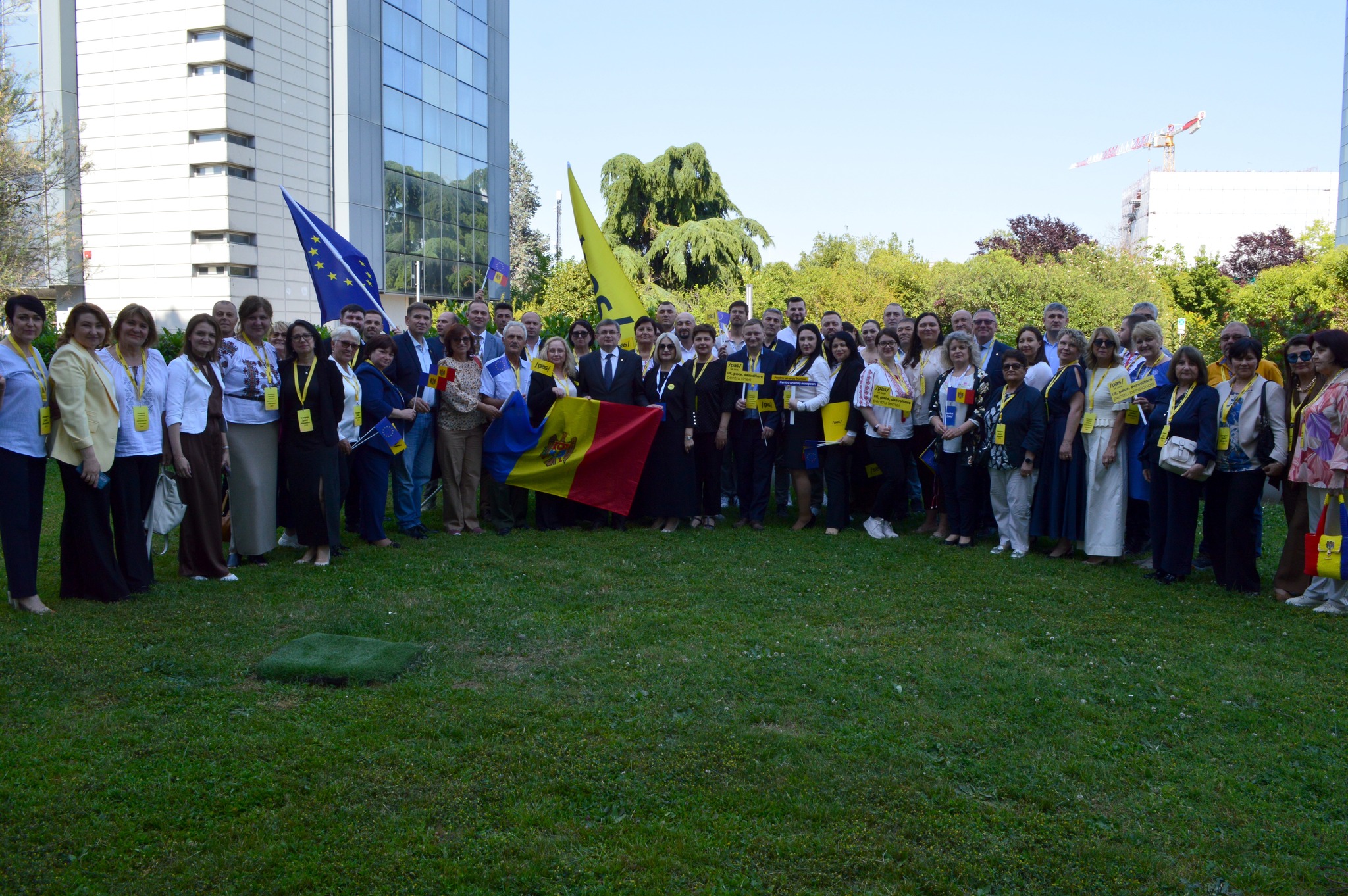La Verona am avut bucuria și privilegiul de a participa la Congresul Diasporei al Partidului Acțiune și Solidaritate. M-am revăzut cu oamenii noștri din Italia, Irlanda, Franța, Portugalia, Germania, …