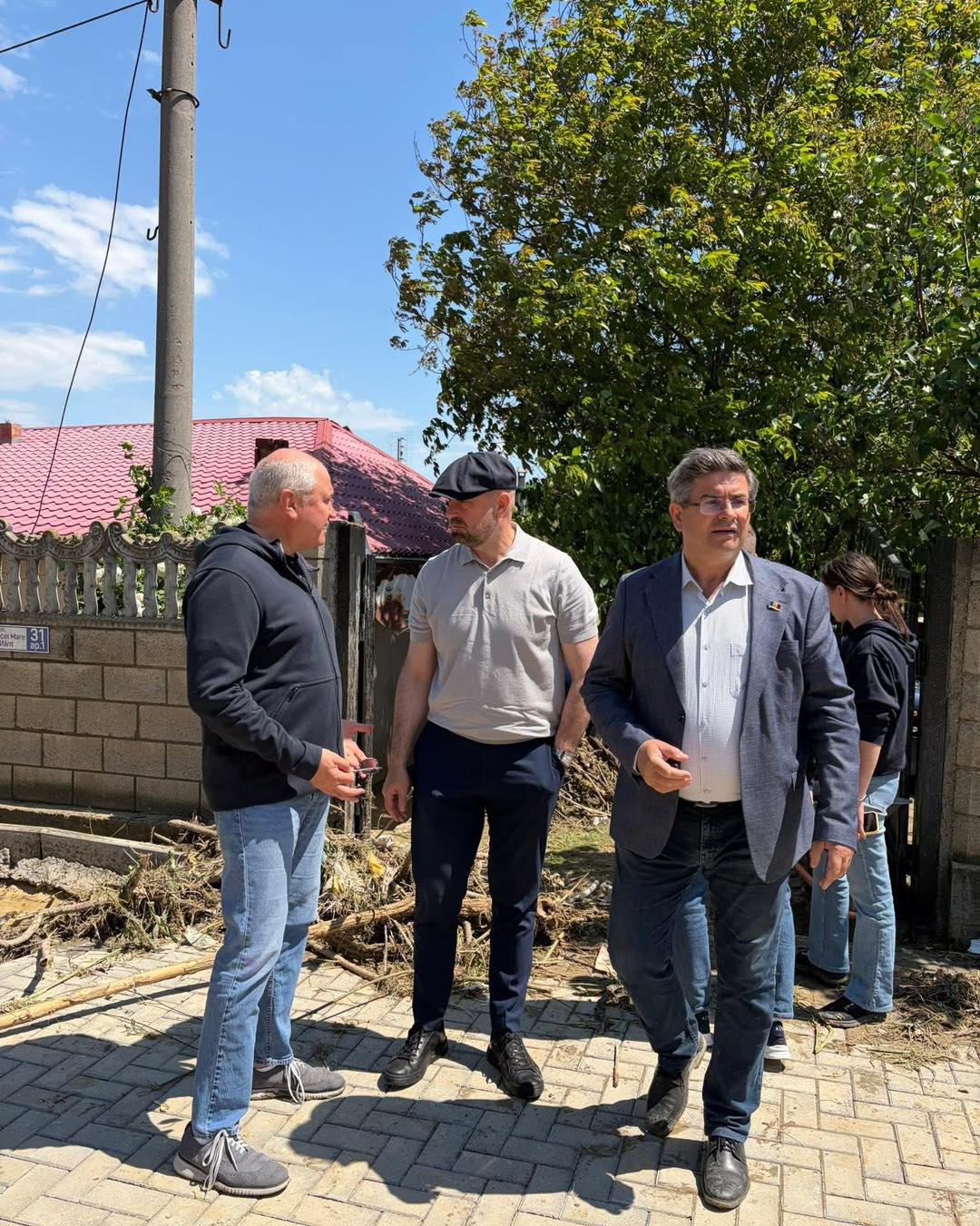 Astăzi, alături de colegii din Guvern, am fost în raionul Călărași, în localitățile afectate de ploile torențiale din noapte trecută, la Bravicea și Hîrjauca.

Din păcate, situația în teren este trist…
