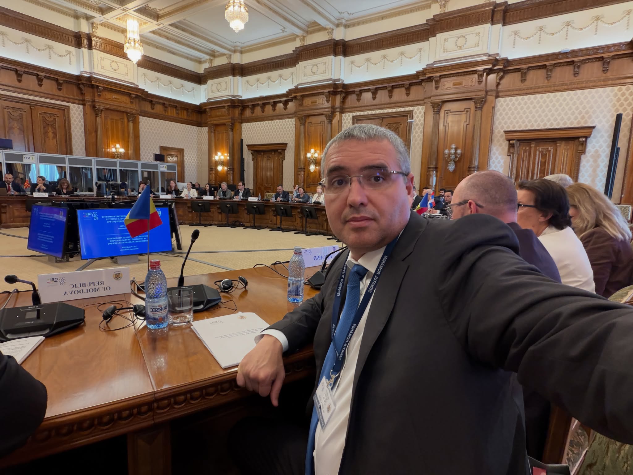 Astăzi, la București, în cadrul reuniunii Inițiativei Central Europene (CEI), vom discuta despre cooperarea transfrontalieră, conectivitatea regională, infrastructură și proiecte care apropie Republic…