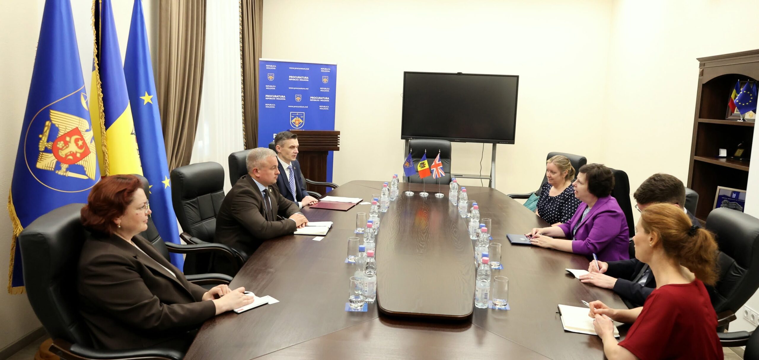 Ambasadoarea Regatului Unit al Marii Britanii și Irlandei de Nord a efectuat o vizită la Procuratura Generală

La 11 iunie 2026, Procurorul General, Alexandru Machidon, și adjunctul Procurorului Gener…