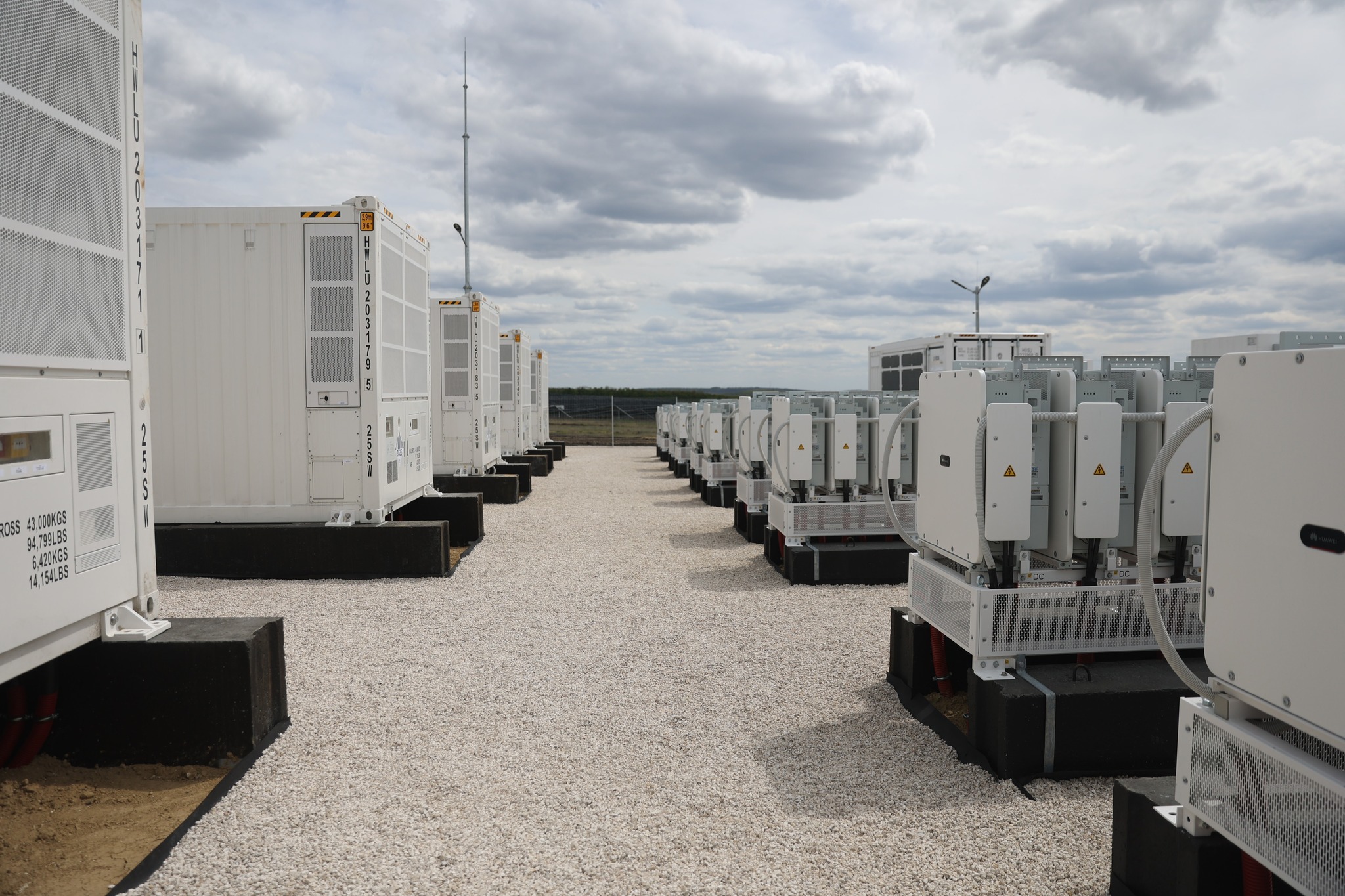 Ministerul Energiei a inițiat procedura de aprobare pentru construcția unui parc fotovoltaic cu o putere instalată de 30 MW și a unui sistem de stocare a energiei în baterii cu capacitatea de 60 MWh, …