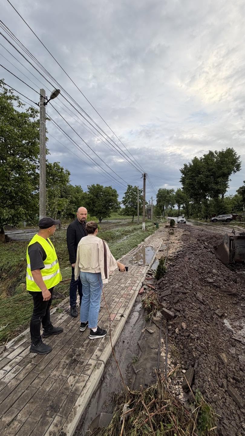 În aceste clipe sunt la Puhoi, alături de doamna primar și echipele din teren, pentru a monitoriza lucrările de remediere a sectorului de drum G106 afectat de ploile abundente de pe parcursul acestei…