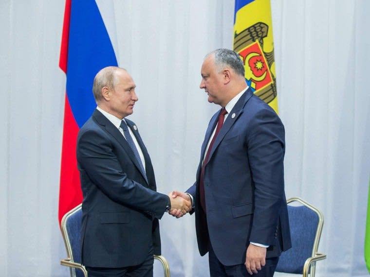 Поздравляю руководство и народ Российской Федерации с отмечаемым сегодня Днём России. 

Для большинства граждан Республики Молдова Россия всегда была и остаётся дружественной страной. Наши народы связ…