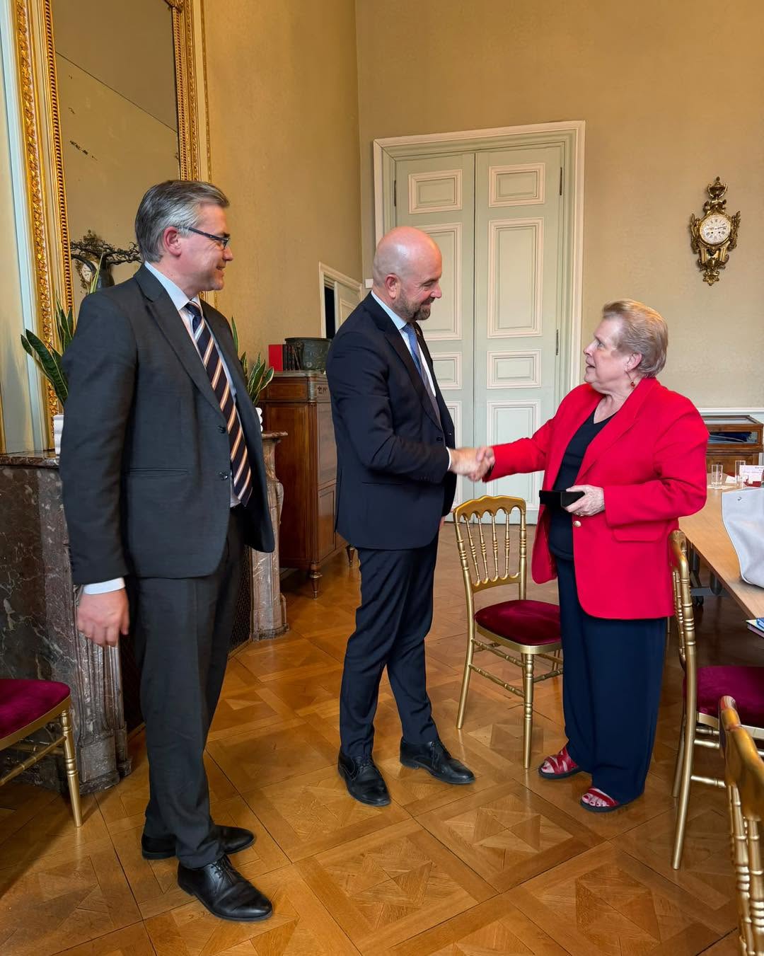 La Strasbourg am cunoscut-o și am avut o discuție foarte bună cu dna primară Catherine Trautmann despre modul în care un oraș poate funcționa ca să asigure maxim confort oamenilor.
Prima regulă a unu…