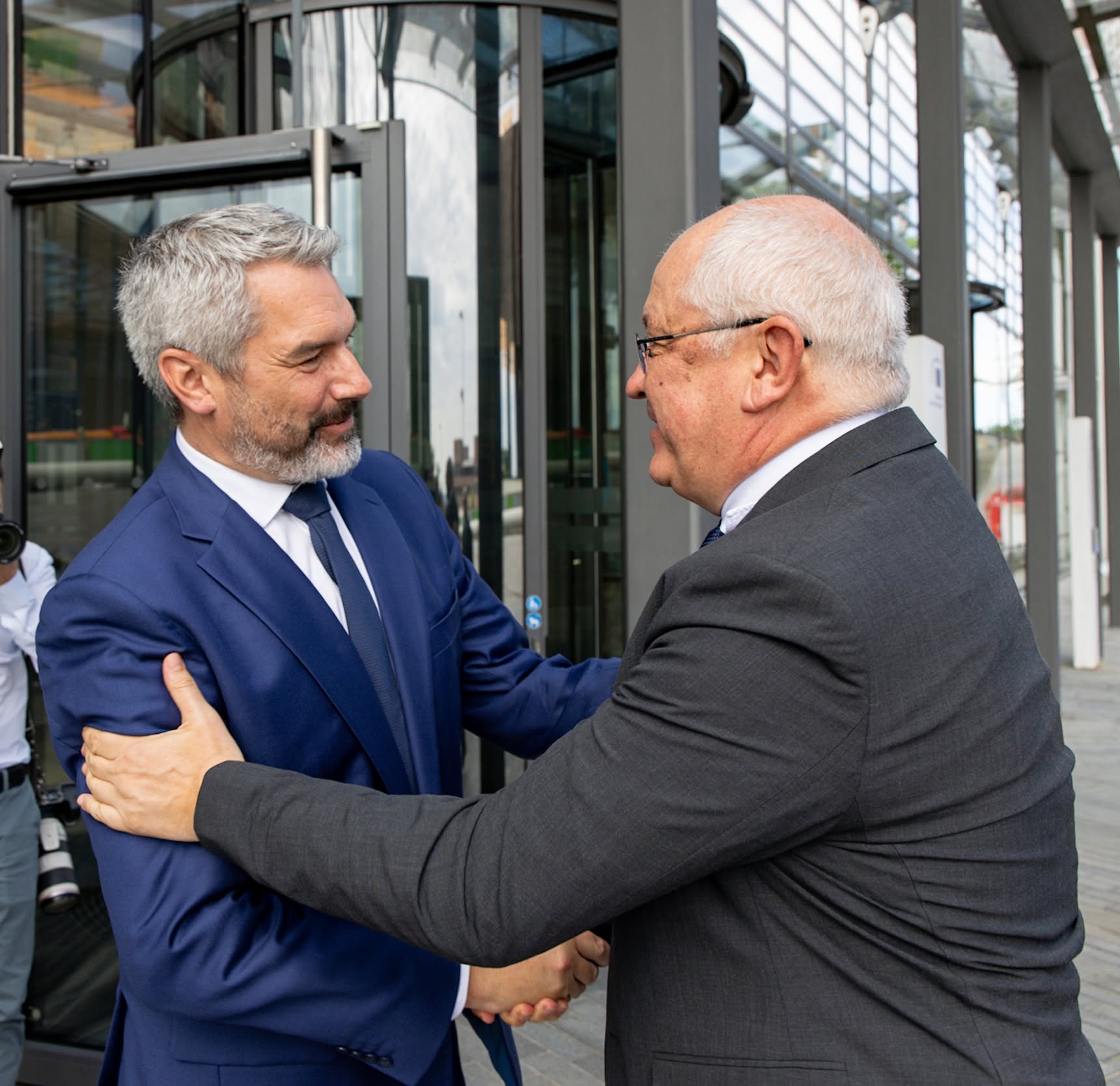 Am discutat astăzi, la Luxemburg, cu vicepreședintele Băncii Europene de Investiții, Karl Nehammer, despre proiectele care contribuie la modernizarea Republicii Moldova. 

Banca Europeană de Investiți…