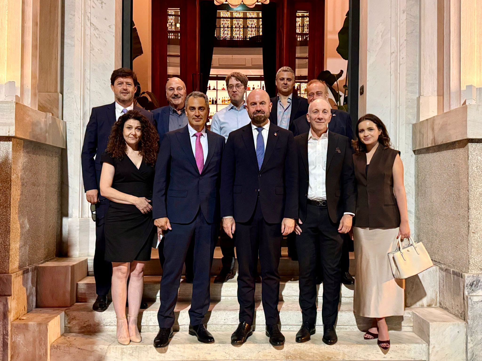 Sunt la  Forumul internațional „Investiții în Transporturi” la Salonic unde am avut o întrevedere cu reprezentanții companiilor grecești GEK TERNA și Goldair Handling, două nume importante în domeniul…