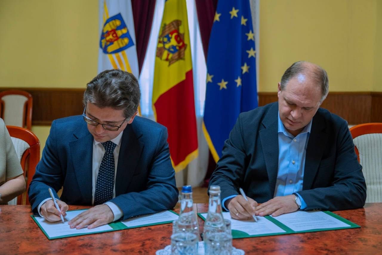 Cel mai mare proiect de extindere și dezvoltare a Chișinăului: bulevardul Mircea cel Bătrân, strada Industrială și strada Mesager avansează.

Un proiect de o asemenea amploare nu a mai existat în isto…