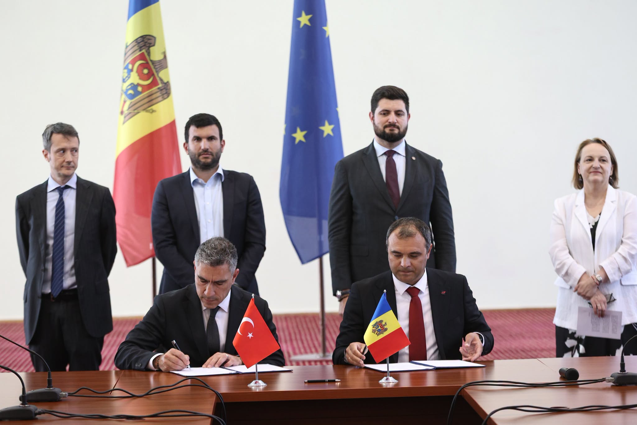 Moldelectrica a semnat astăzi contractul pentru proiectarea, furnizarea echipamentelor și construcția liniei electrice aeriene de 400 kV Bălți–Suceava, un proiect strategic care va consolida intercone…