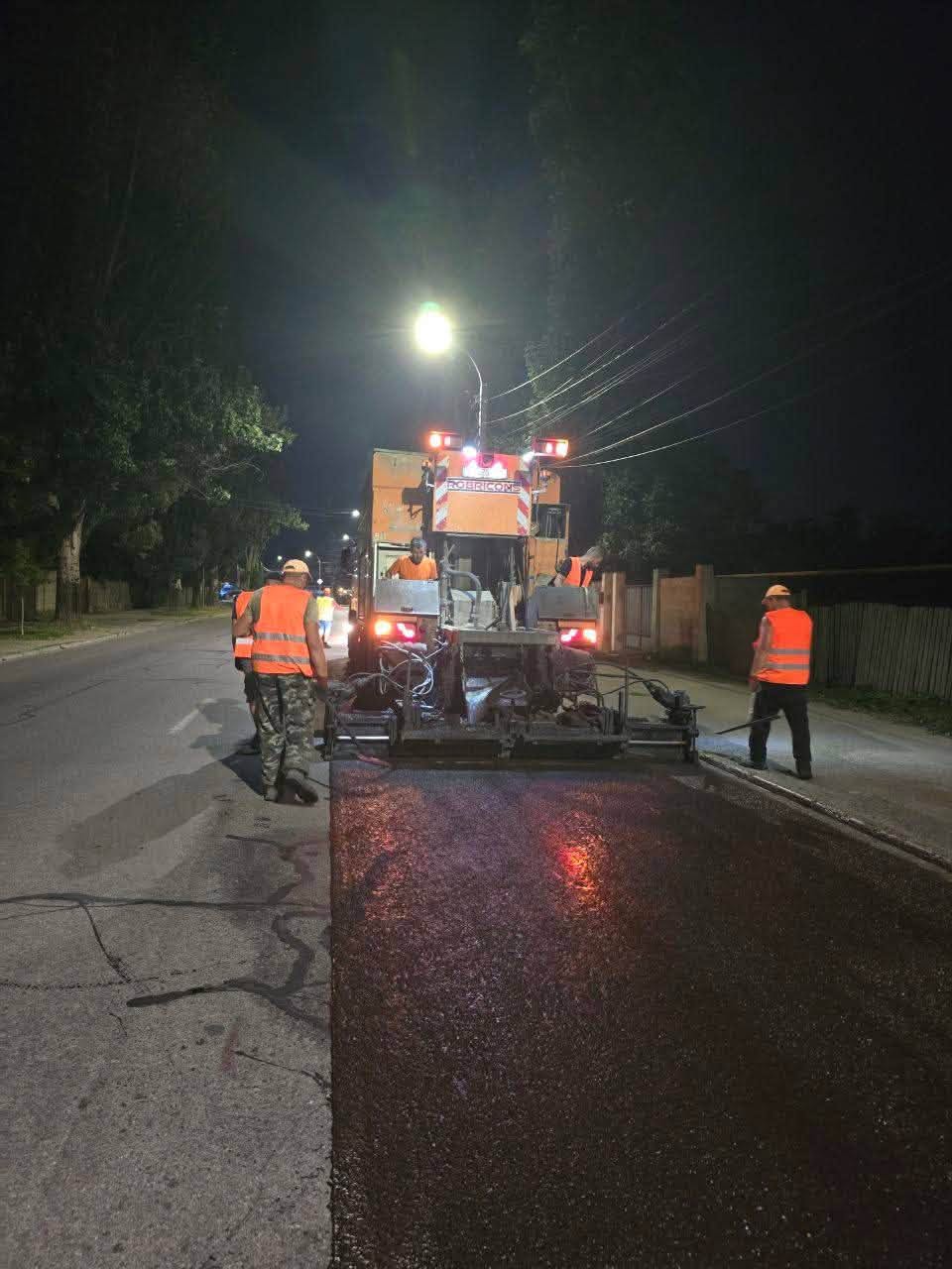 Au început lucrările de reparație și întreținere a carosabilului pe șos. Muncești, sectorul Botanica.

Noaptea trecută a fost aplicat tratamentul rutier de tip Slurry Seal pe o bandă de circulație, pe…