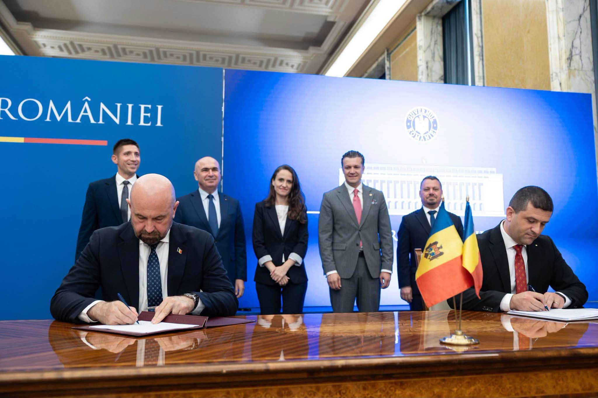 Vești bune de la București!

 Moldova și România au semnat contractul pentru construcția tronsonului de autostradă care va ajunge până la noul pod peste Prut, la Ungheni.

Vladimir Bolea: „Acest proi…