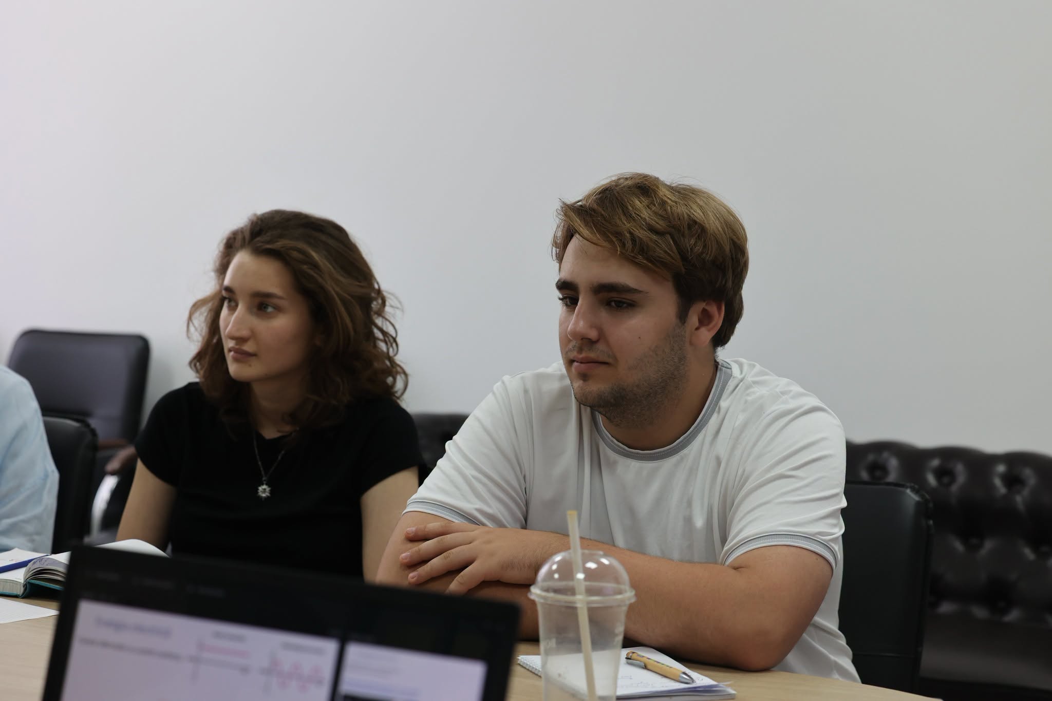 Astăzi am avut plăcerea să mă întâlnesc cu tinerii care, în următoarele două-trei luni, vor desfășura un stagiu în cadrul ministerului, printr-un program finanțat de Uniunea Europeană. Este o oportuni…