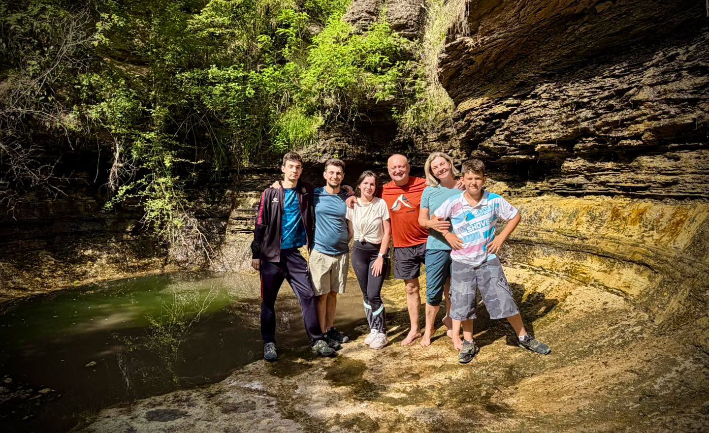 Adevărata bogăție a Moldovei sunt oamenii, familiile și frumusețea naturii noastre. 

Este datoria noastră să păstrăm această moștenire pentru generațiile care vin.

:::::::::

Настоящее богатство Мол…