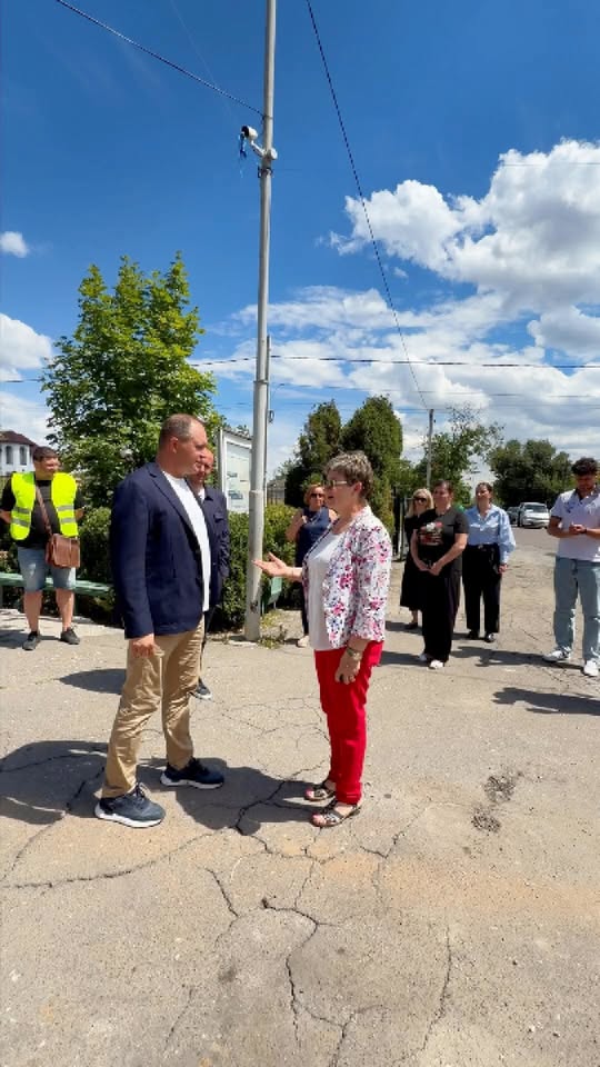 Astăzi am mers în comuna Colonița și am vizitat proiectele realizate cu suportul Primăriei Chișinău.

Reparația străzilor, modernizarea școlilor și grădinițelor, investițiile în iluminat, construcția …