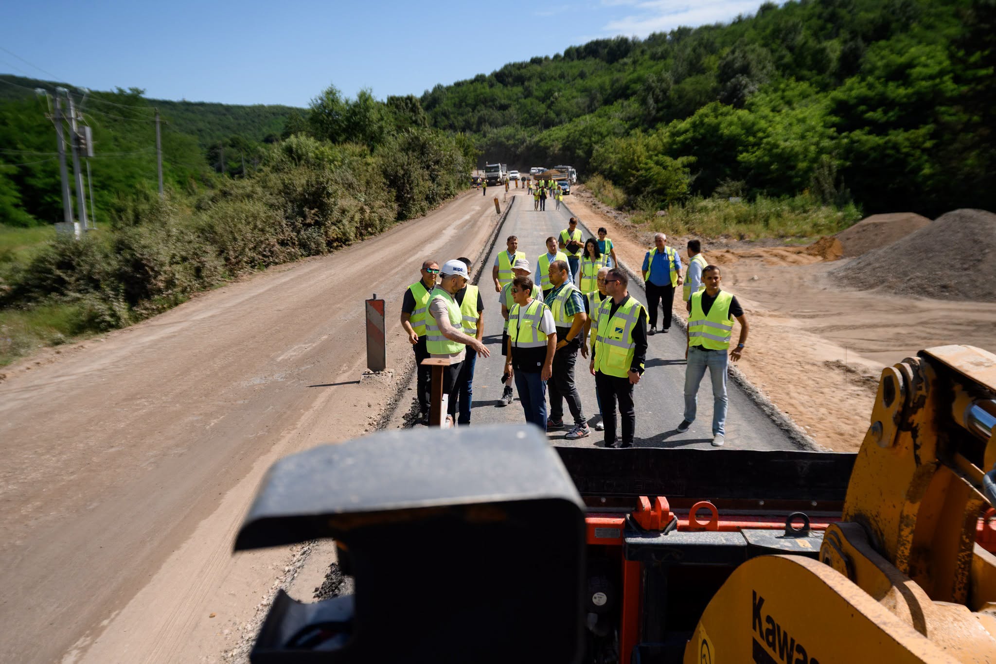 Azi sunt în sudul țării, pe drumul R34 Hîncești–Leova–Cahul, care este unul dintre cele mai importante proiecte de infrastructură rutieră. Am mers în șantier să verificăm direct cum avansează lucrăril…