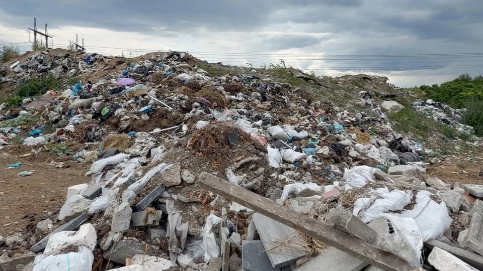 Gestionarea deșeurilor este una dintre cele mai grave probleme pe care actuala guvernare a ales să o ignore și să facă business pe sănătatea oamenilor.

După catastrofa pe care au creat-o la Sîngera, …