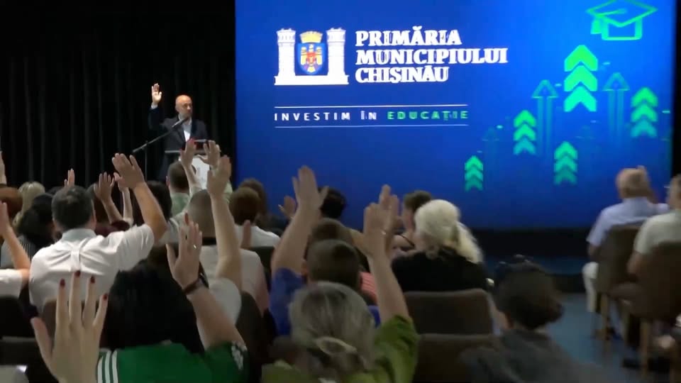 Prin vot deschis, peste 400 de reprezentanți ai comunității educaționale din Chișinău au susținut apelul pentru organizarea unui referendum consultativ local privind reforma RESTART în educație.

Vede…