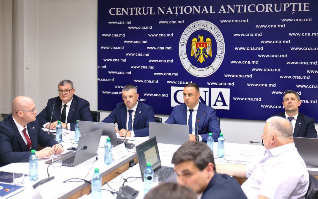 Ședință de bilanț la CNA: 447 de infracțiuni depistate și peste 200 de cauze expediate în judecată în primul semestru al anului 2026
Principalele subdiviziuni ale Centrului Național Anticorupție și-a…