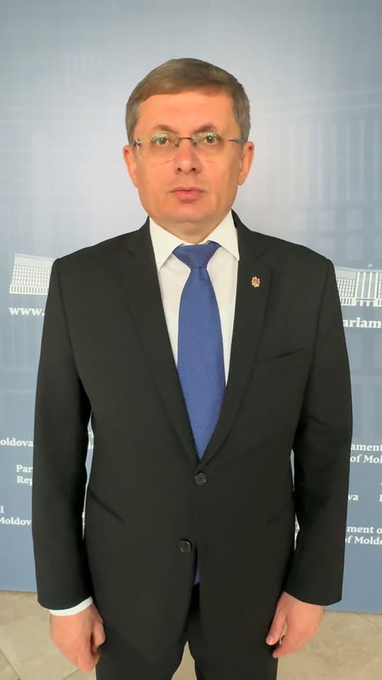 Acum câteva clipe s-a încheiat ședința fracțiunii PAS cu premierul desemnat, Vasile Tofan. A fost o discuție bună, în care domnul Tofan ne-a prezentat concluziile consultărilor din ultima săptămână și…