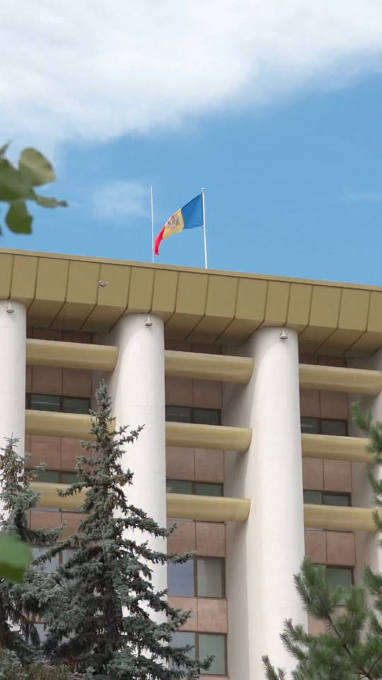 Guvernul condus de Vasile Tofan a primit votul de încredere al Parlamentului. Domnul Tofan a demonstrat caracter, rezistență și optimism. Timp de peste 6 ore a răspuns la întrebări adresate de majorit…