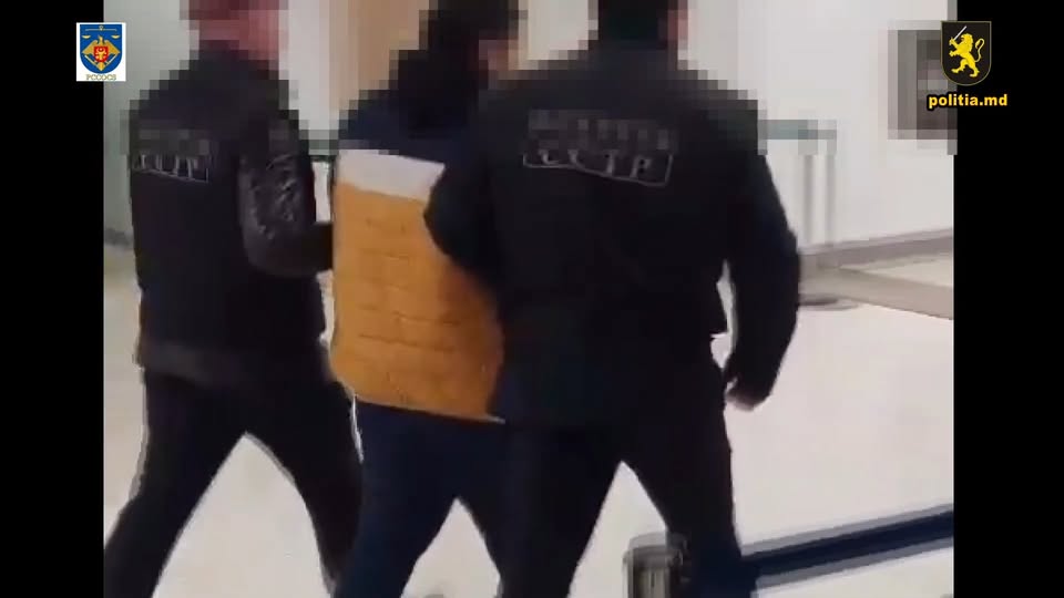 Condamnat la 8 ani închisoare, după extrădare din Grecia, pentru exploatarea #sexuală a unei tinere din Nisporeni, în Atena

 Procurorii PCCOCS vor contesta la Curtea de Apel blândețea pedepsei

 „U…