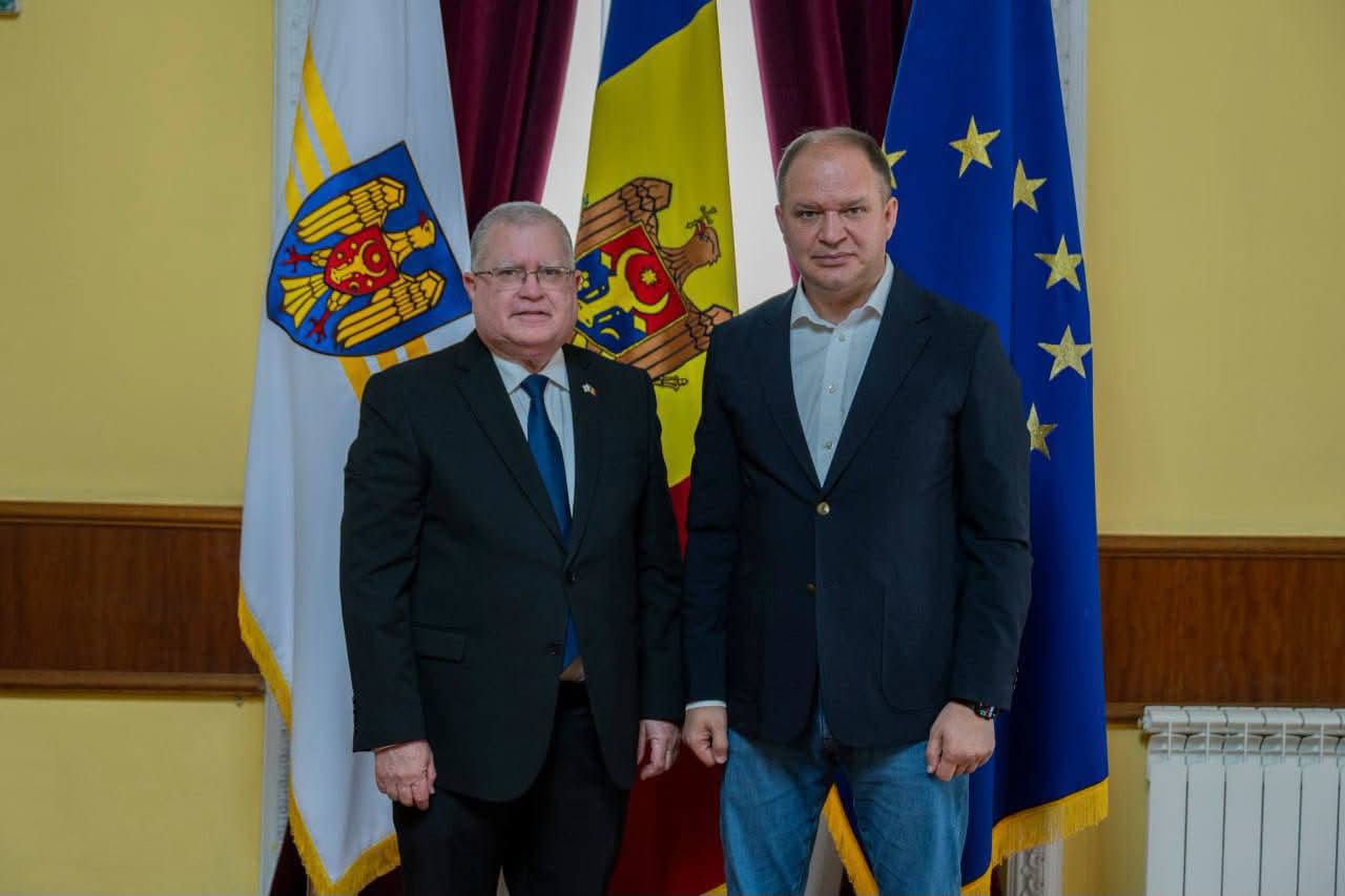 Astăzi am avut o întrevedere cu Excelența Sa, Yoram Elron, Ambasador Extraordinar și Plenipotențiar al Statului Israel în Republica Moldova.

Am discutat despre consolidarea relațiilor de cooperare di…