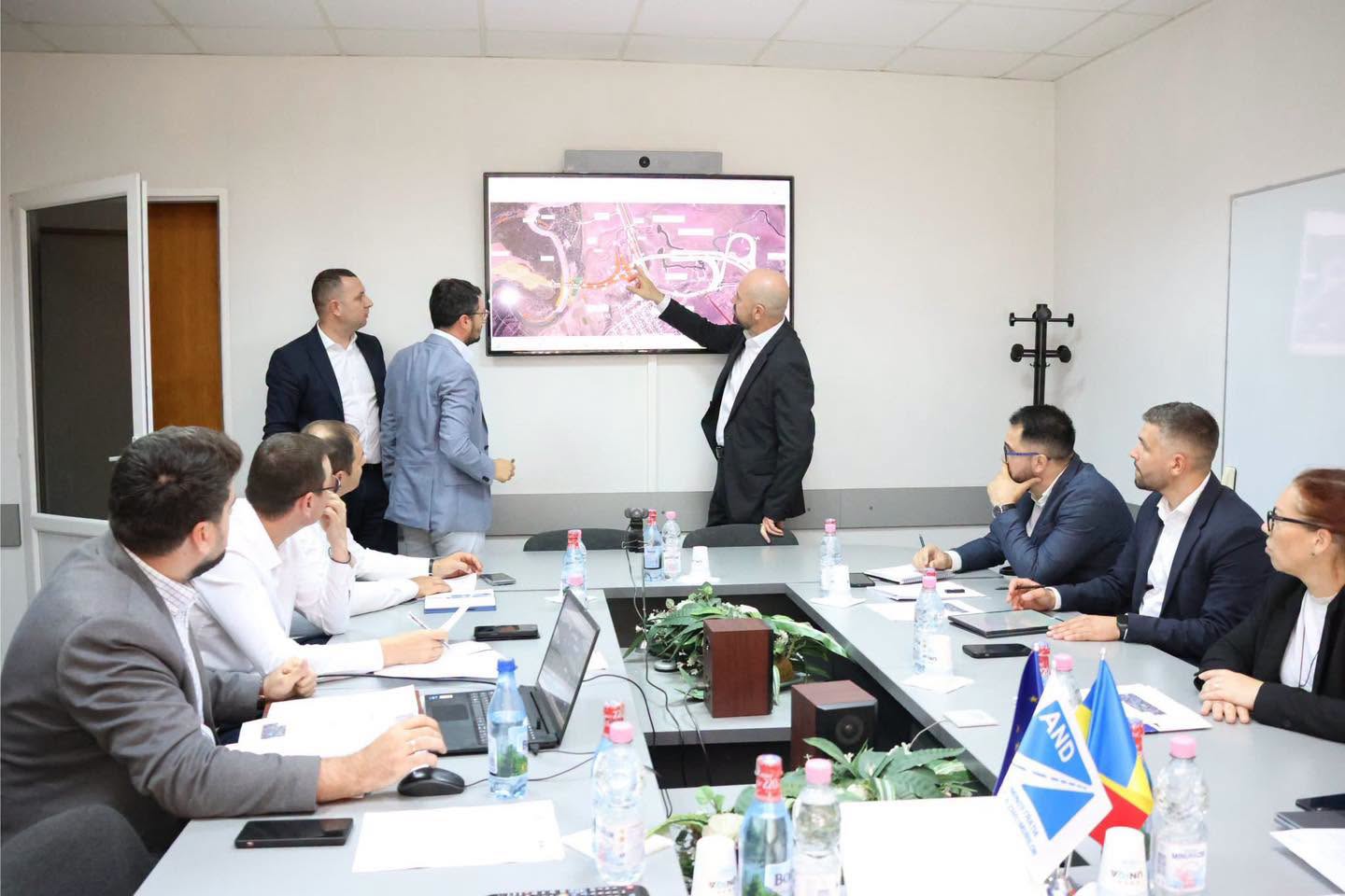 În noiembrie 2025, la Ujgorod, am vorbit ipotetic despre șansa de a avea prima porțiune de autostradă din Moldova.

Azi am stat la masa de lucru cu proiectanții companiei selectate de către partea rom…