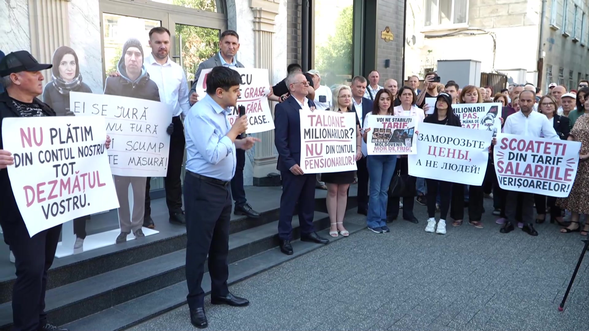 Online! Protest la ANRE \u00eempotriva major\u0103rii tarifelor la gaz”},”is_text_only_story”:false,”id”:”UzpfSTEwMDA2NDgzNDk4MjcwNTpWSzo0NjMyNjQzNzEzNjI1Mzg0″},”__module_operation_CometFeedStoryAttac…