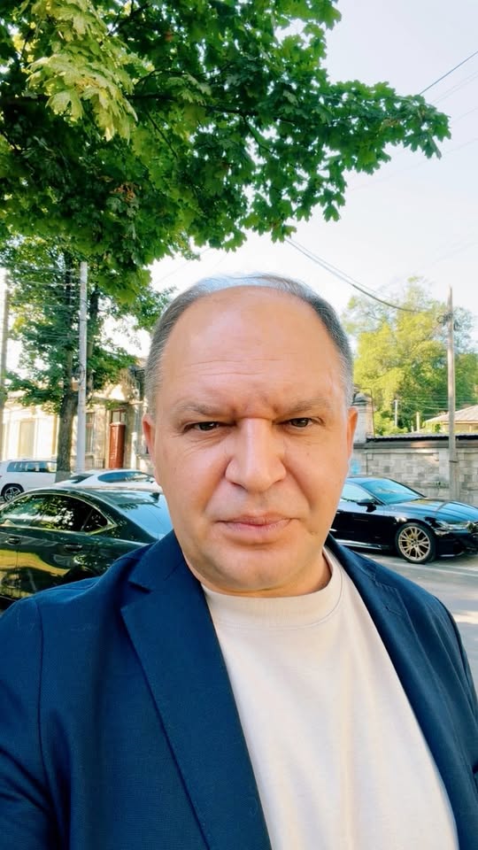 În Guvern, ca la grădiniță, dacă, după logica lor, lista celor care trebuie să demisioneze din PAS este foarte lungă.
Dar, de fapt, cu toții participăm la un circ ieftin, iar între timp ei scumpesc to…