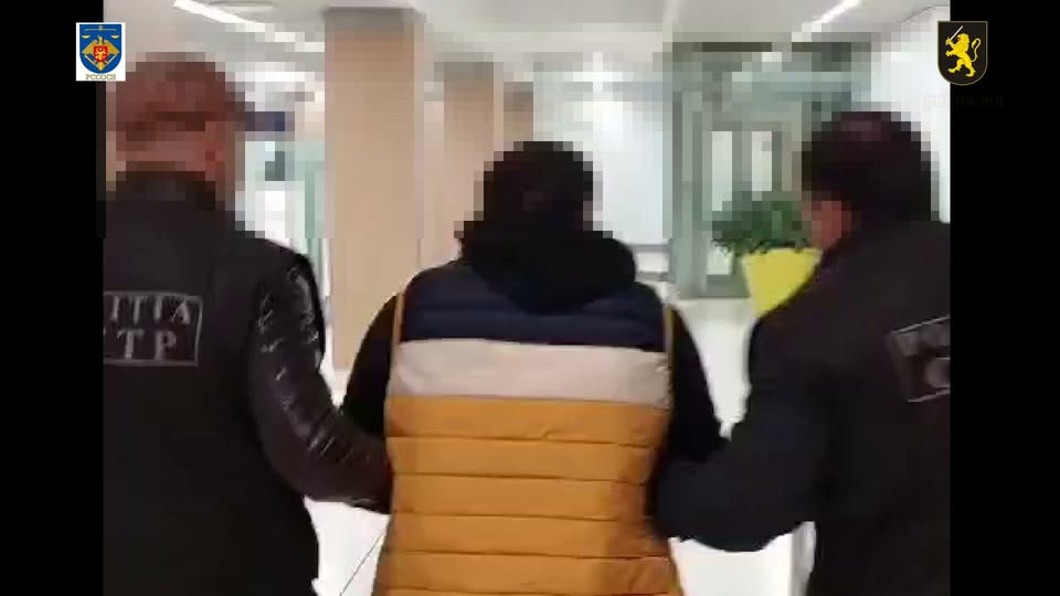 Condamnat la 8 ani închisoare, după extrădare din Grecia, pentru exploatarea #sexuală a unei tinere din Nisporeni, în Atena

 Procurorii PCCOCS vor contesta la Curtea de Apel blândețea pedepsei

 „U…
