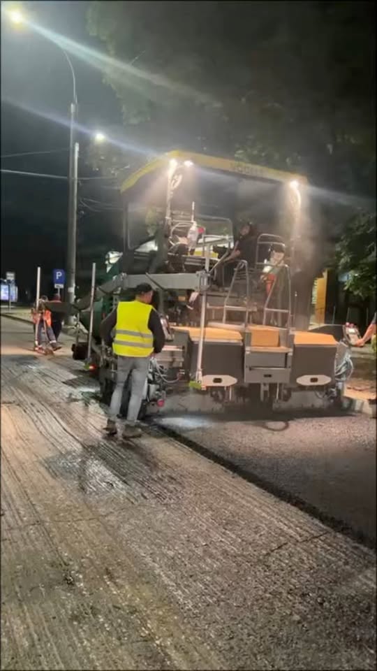 În această noapte, pe strada Sarmizegetusa din sectorul Botanica, pe tronsonul cuprins între bulevardul Cuza-Vodă și strada Burebista, a început așternerea primului strat de asfalt. Lucrările urmează …