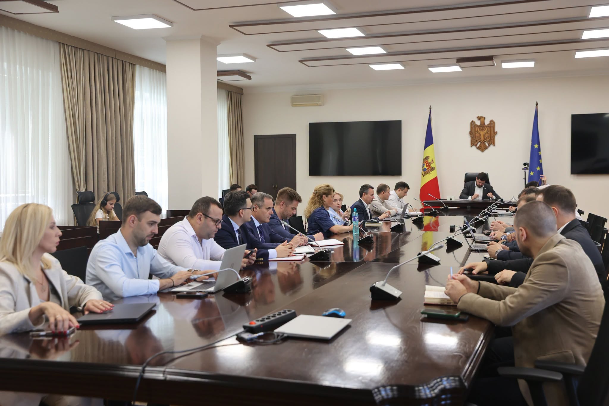 Am avut astăzi o discuție cu întreprinderile și asociațiile de business active în sectorul energetic, pentru a identifica principalele provocări cu care se confruntă industria și prioritățile de acțiu…