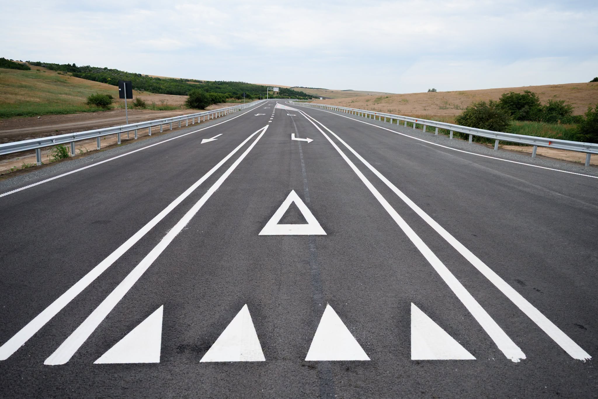 16,6 kilometri de drum deschiși circulației la Slobozia Mare,  una dintre cele mai importante investiții rutiere din sudul țării.

11,135 milioane de euro investiți pentru ca oamenii să poată circula …