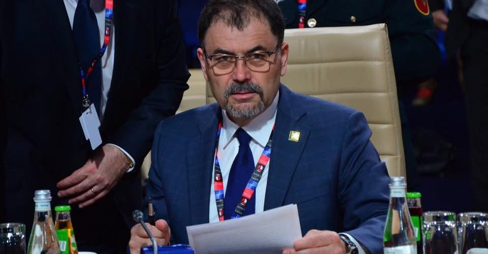 “Rușii sunt doar în capul vostru! Guvernanții noștri sunt responsabili de tot răul din lume!” – iată una dintre frazele-cheie ale propagandei rusești în România. Aia prin care diavolul reușește să-i c…
