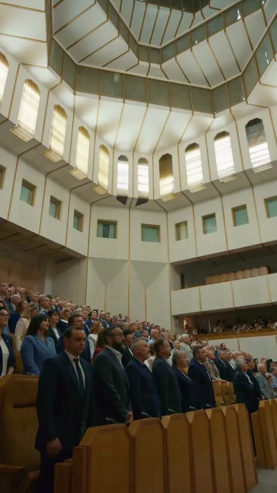 Independența este a noastră a tuturor, să ne bucurăm de ea, să o protejăm și să ținem la ea, de la mic la mare, indiferent de limba pe care o vorbim și de locul de unde venim. 

Independența ne unește…