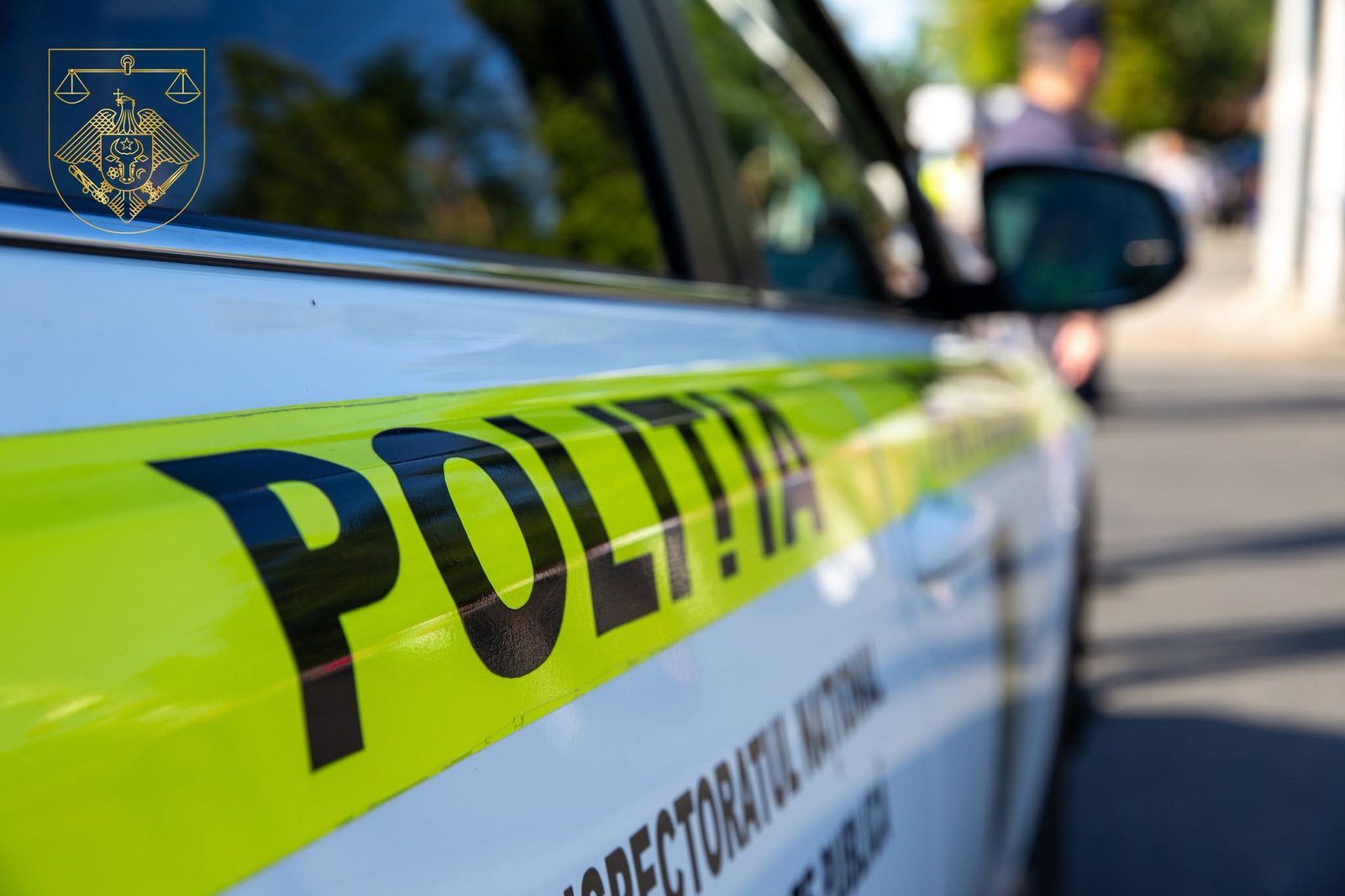 Un bărbat care a agresat doi polițiști a ajuns după gratii: totul a început după ce a încercat să sustragă două sticle cu alcool dintr-un magazin