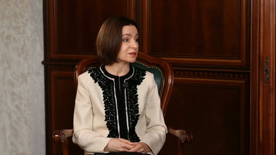 Vă invit să urmăriți o nouă ediție de „Jurnal Politic”. De această dată, am discutat despre criza apei și energiei, noul Guvern condus de Vasile Tofan, salariile din întreprinderile publice, alegerile…