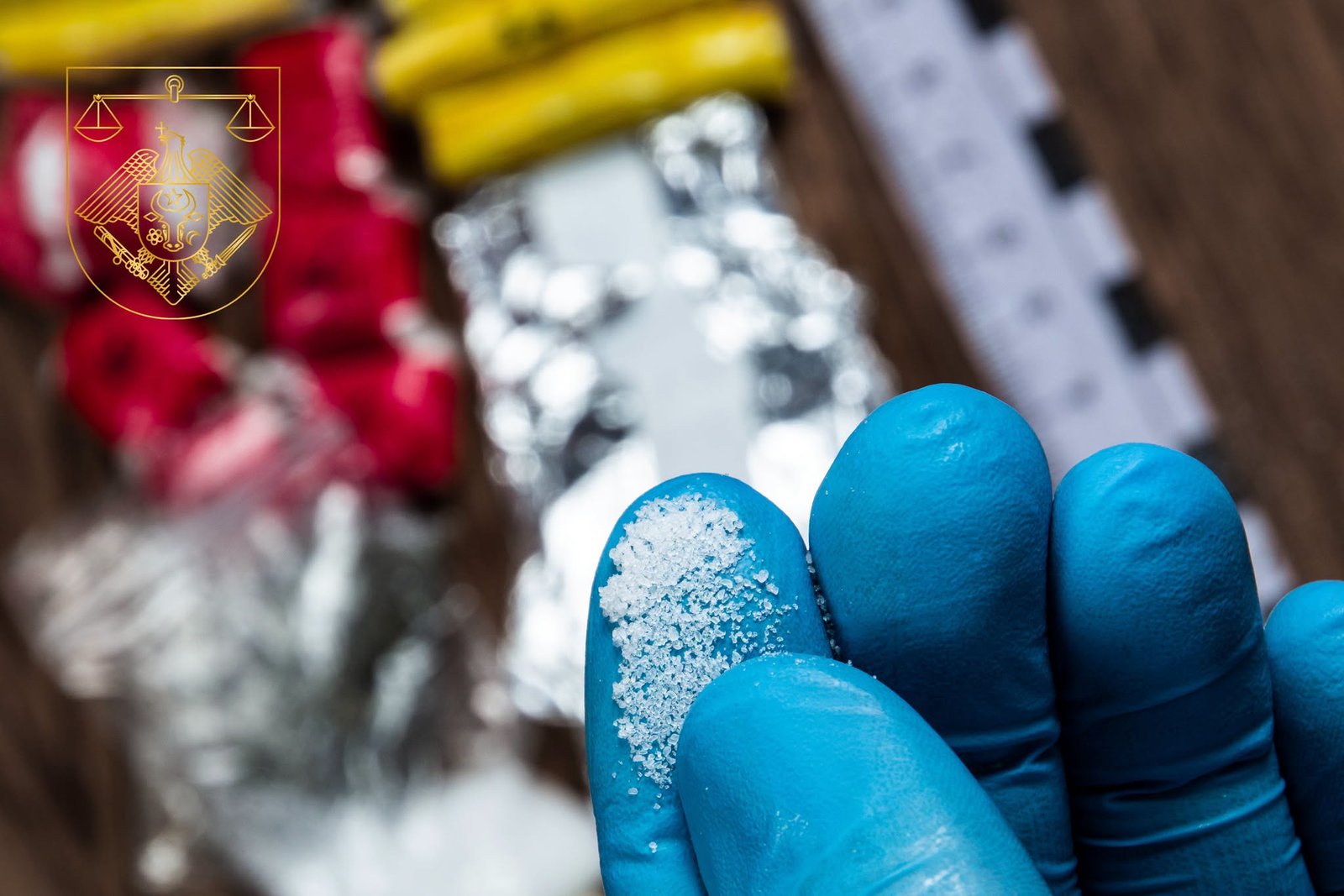 Minor din Edineț, condamnat la 4 ani de închisoare pentru distribuirea drogurilor prin metoda „ascunzișurilor”

a declarat că regretă cele comise și că doar a vrut să facă niște bani

Procuratura reit…