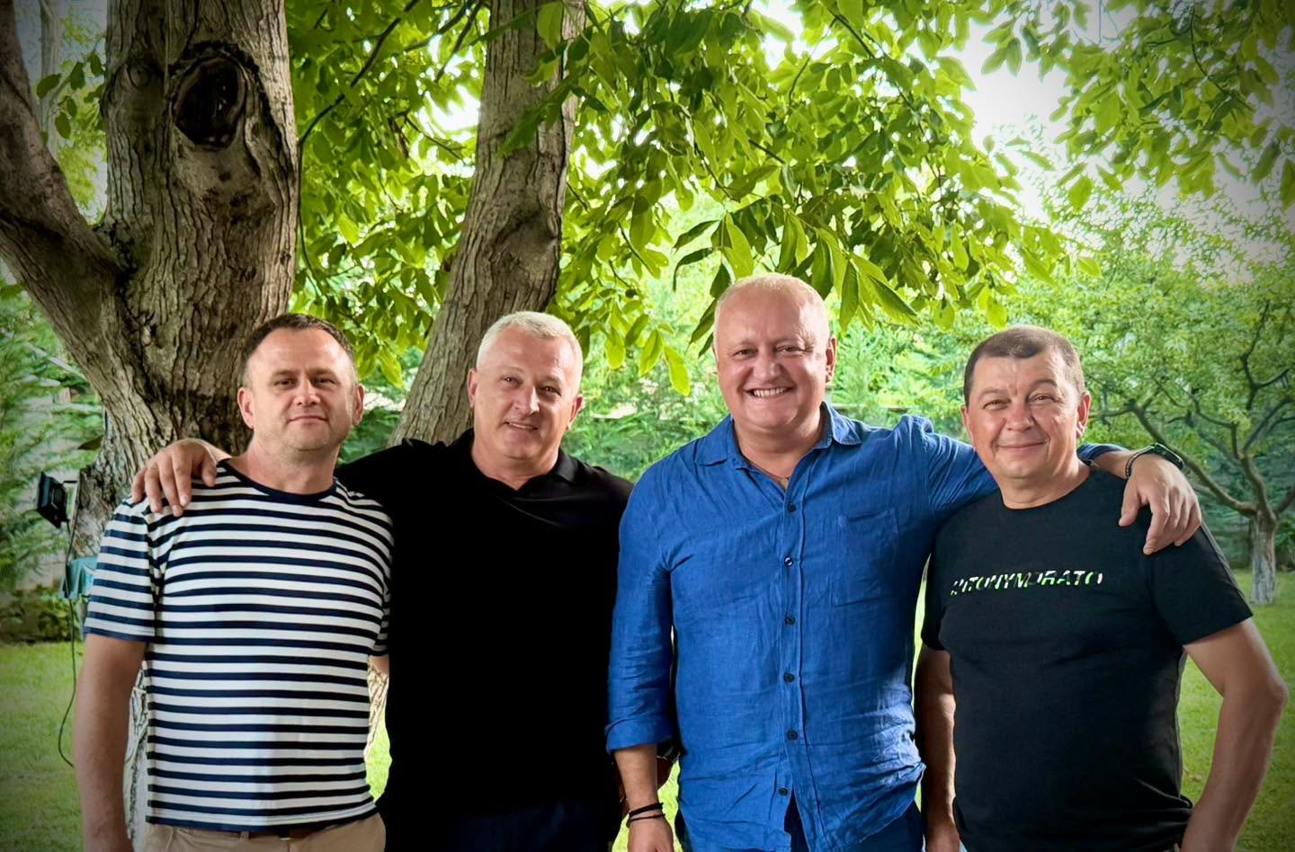 Bucuros de întrevedere cu unii dintre colegii de clasă din s. Sadova. 

În august diaspora revine în Moldova…, îi așteptăm pe concetățenii noștri acasă!