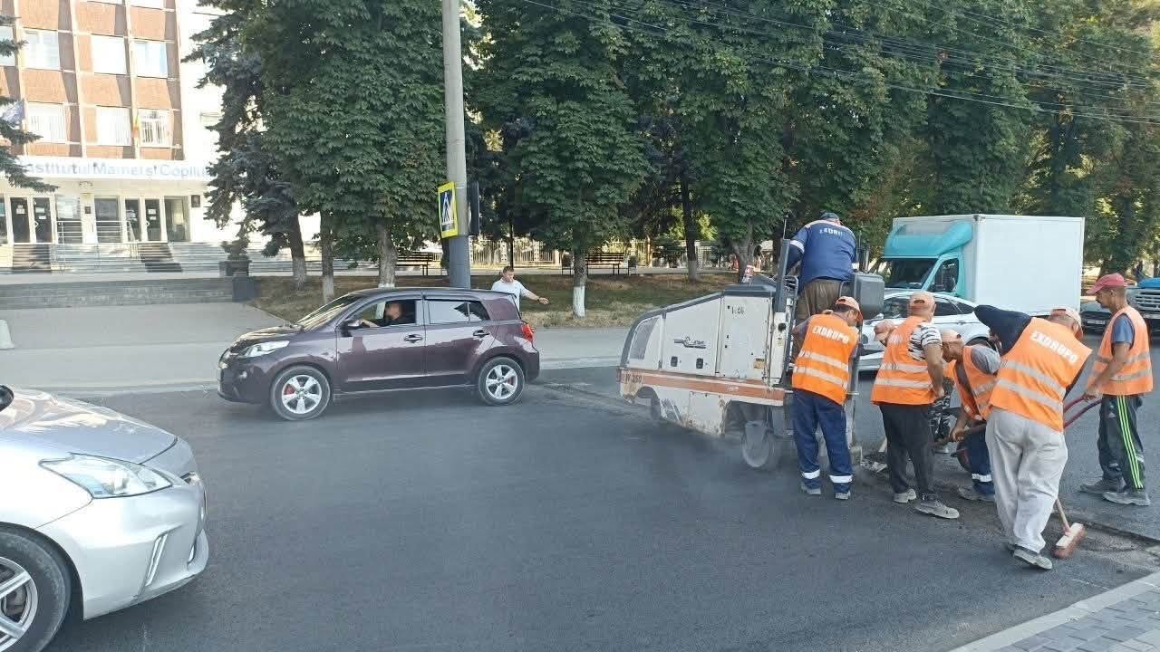 Strada Burebista, o nouă strada reabilitată
Strada Burebista din sectorul Botanica beneficiază de condiții îmbunătățite pentru participanții la trafic și pietoni, în urma lucrărilor complexe de reab…