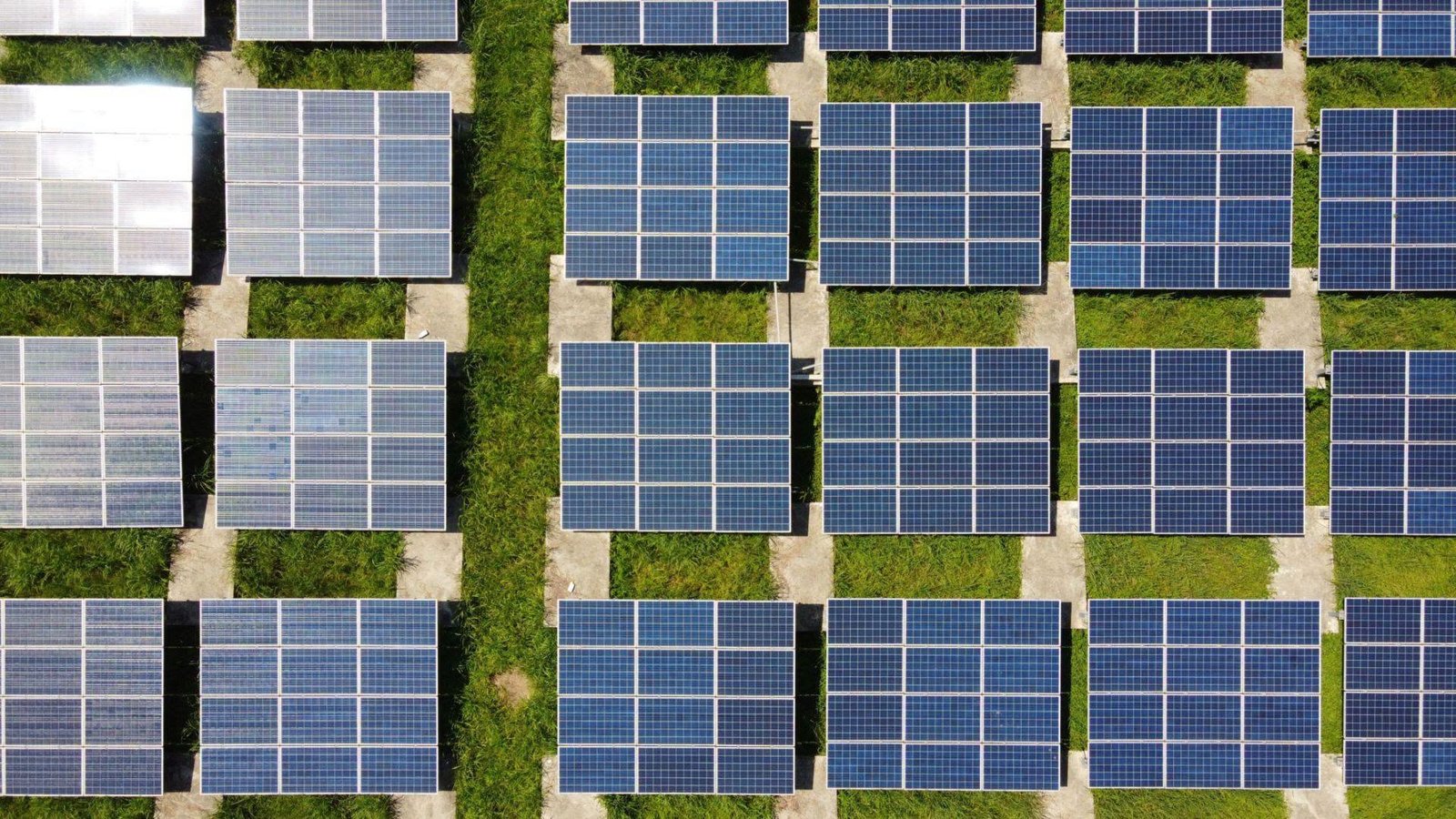 Procedurile pentru instalarea panourilor fotovoltaice, pompelor de căldură și sistemelor de stocare a energiei au fost simplificate semnificativ

 Persoanele fizice, asociațiile de proprietari, compa…