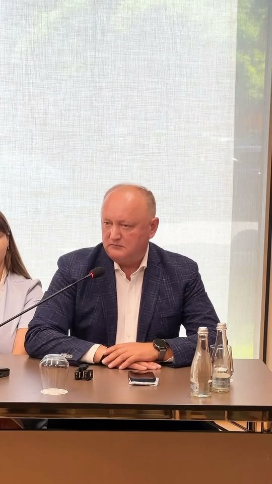 Ziua Victoriei și 24 august sunt două date importante care ne unesc. Așa a fost, așa este și așa va fi întotdeauna.

Suntem urmașii învingătorilor. Iar datoria noastră este să păstrăm memoria celor ca…
