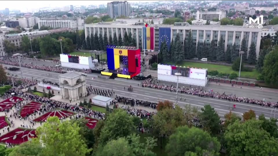 Parada militară cu ocazia celei de-a 35-a aniversări a Independenței Republicii Moldova