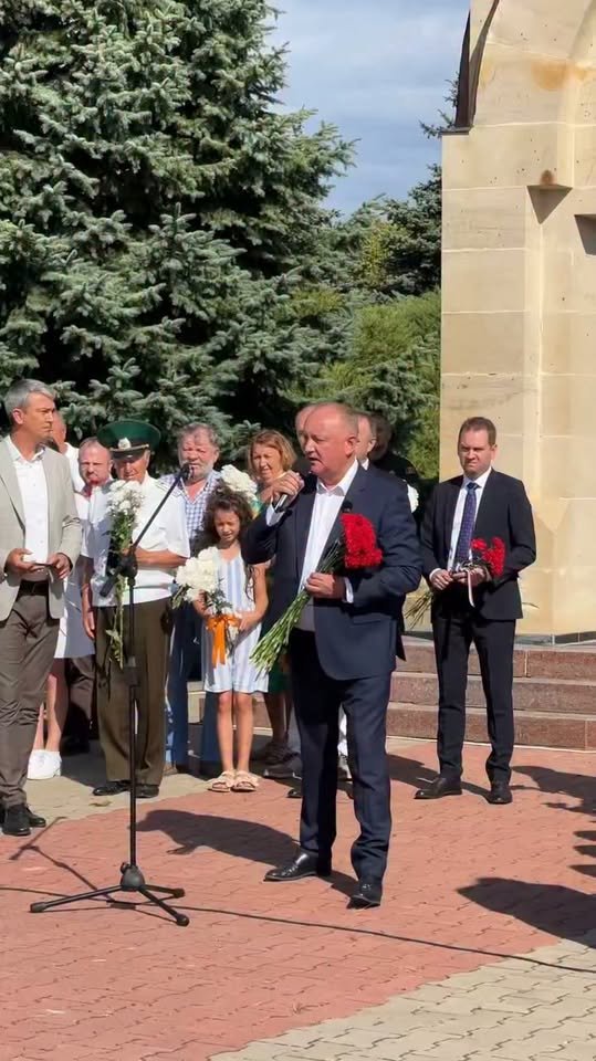 Continuă acțiunile comemorative dedicate celei de-a 82-a aniversări a Operațiunii Iași-Chișinău. Astăzi, la Capul de pod Șerpeni, i-am comemorat pe cei care, cu prețul propriilor vieți, au contribuit …