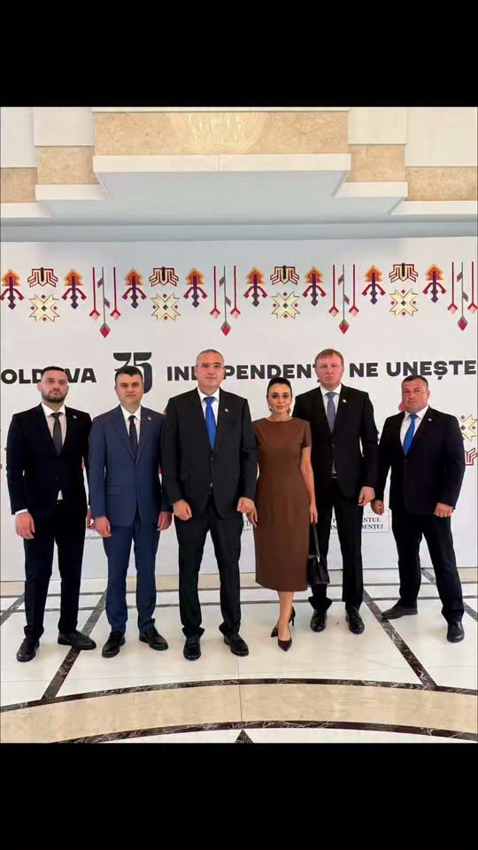 Astăzi, împreună cu toți colegii din fracțiunea „Partidul Nostru”, am participat la ședința solemnă a Parlamentului, consacrată celor 35 de ani de Independență a Republicii Moldova. 

Сегодня вместе с…