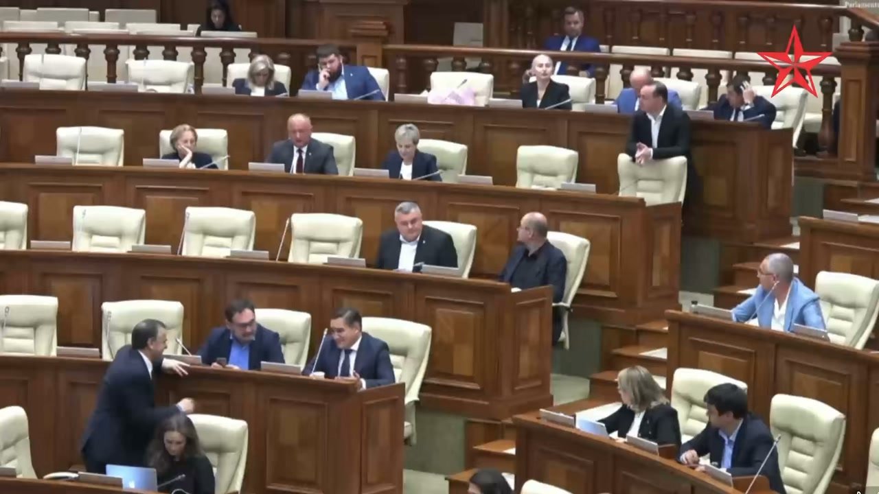 Parlamentul Republicii Moldova a \u021binut un minut de reculegere \u00een memoria osta\u0219ilor c\u0103zu\u021bi la eliberarea \u021b\u0103rii de cotropitorii fasci\u0219ti\n\nAst\u0103zi, Parlament…