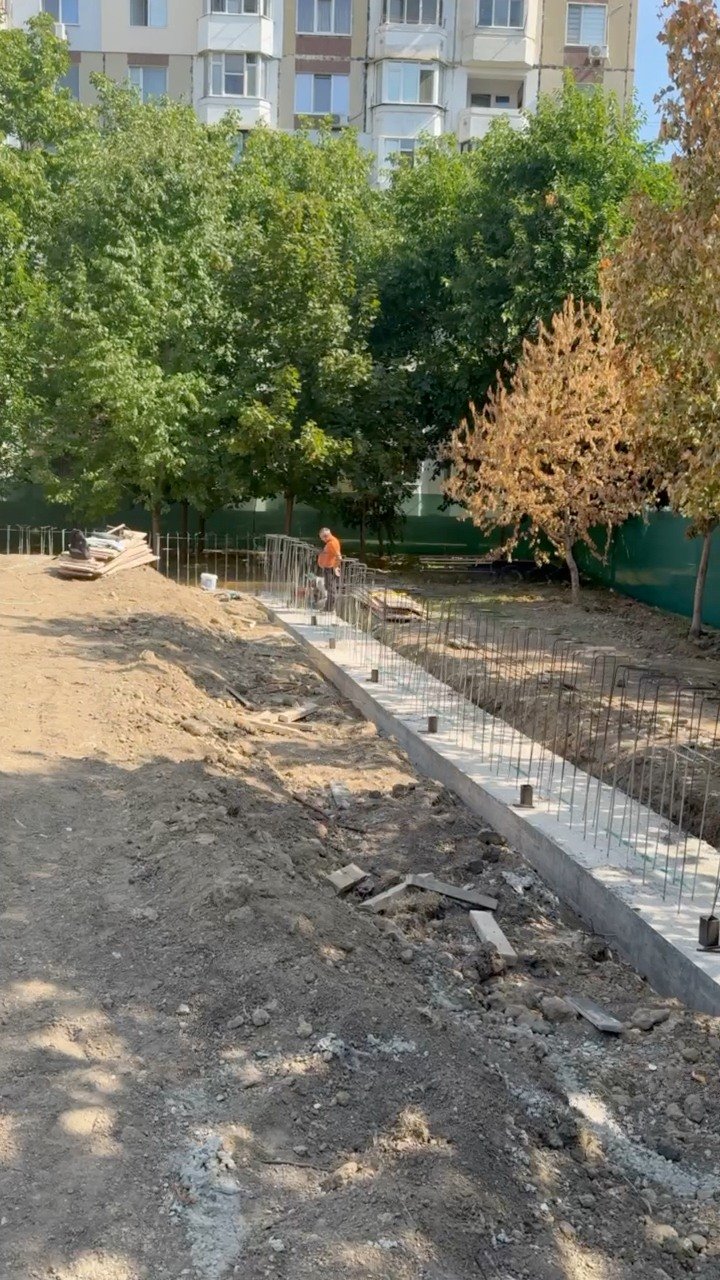 \ud83d\udccc Un nou proiect pe strada Alba-Iulia, 188, sectorul Buiucani\n\u00cencepe construc\u021bia unui complex de agrement pentru locuitori.\n\nProiectul prevede construc\u021bia unui teren multi…