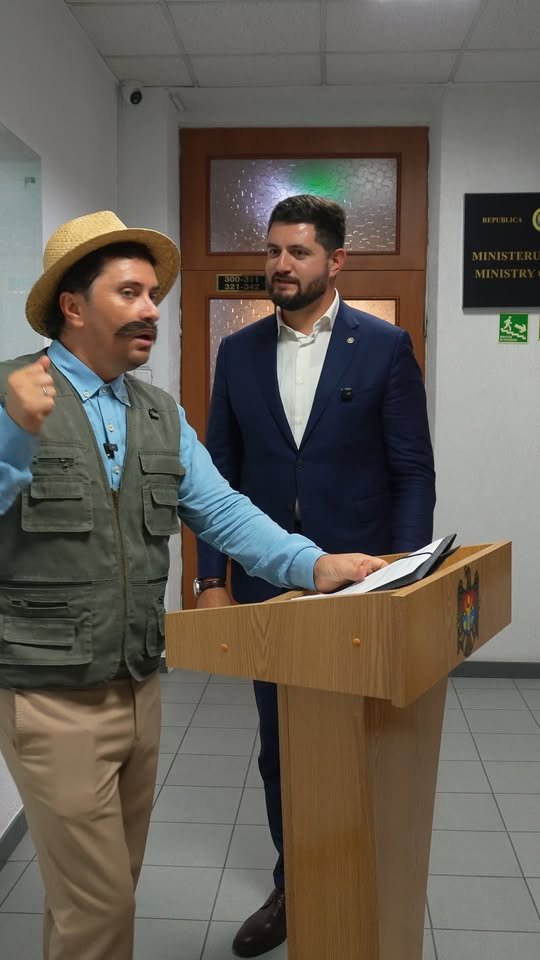 De Ziua Independenței, Nea Valera a fost ocupat.  Azi, însă, și-a făcut timp să se gândească și el la independență. Adevărat, mai mult la cea energetică. 

Și, precum era de așteptat, și-a pus o între…