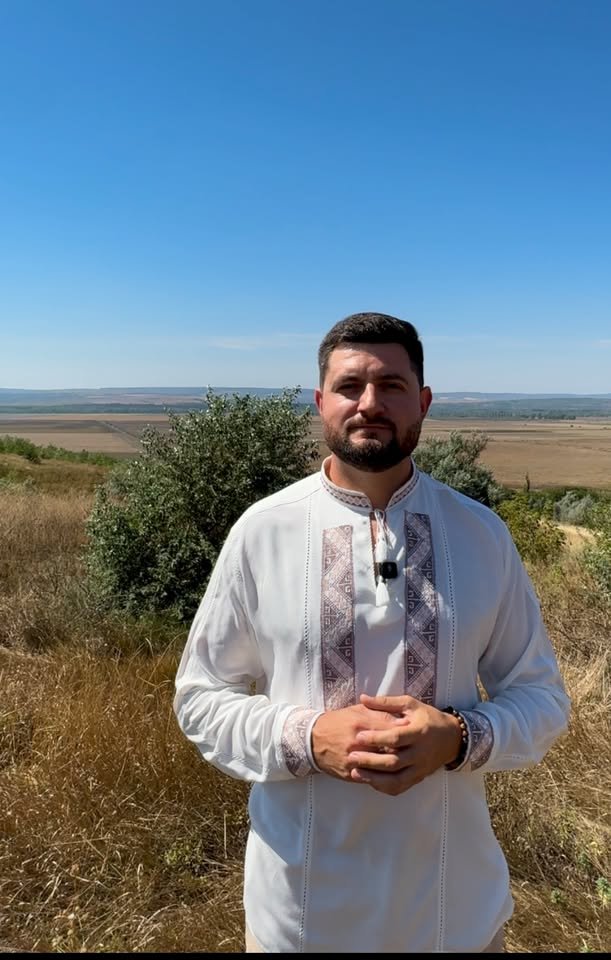 „Limitele limbii mele sunt limitele lumii mele”, scria Ludwig Wittgenstein.

Limba nu este doar felul în care descriem lumea. Într-o anumită măsură, prin limbă o ordonăm, îi dăm sens și ne găsim locul…