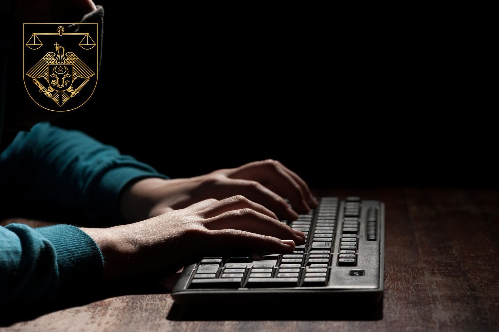 Patru persoane din cadrul unui grup criminal afiliat organizației criminale „Kitaeț”, trimise în judecată pentru șantaj

Membrii grupului, în perioada lunilor august –septembrie 2025, s-au organizat î…