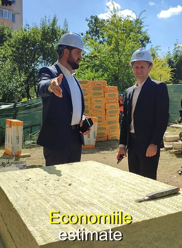 Am fost la Ialoveni, unde lucrările de eficiență energetică la un bloc cu 60 de apartamente au început deja.

Pentru cele 60 de familii, asta înseamnă mai mult decât un bloc reabilitat. Înseamnă mai m…